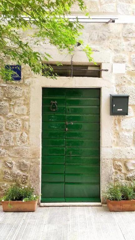 Rooms Livia Trogir Maison d'hôtes
