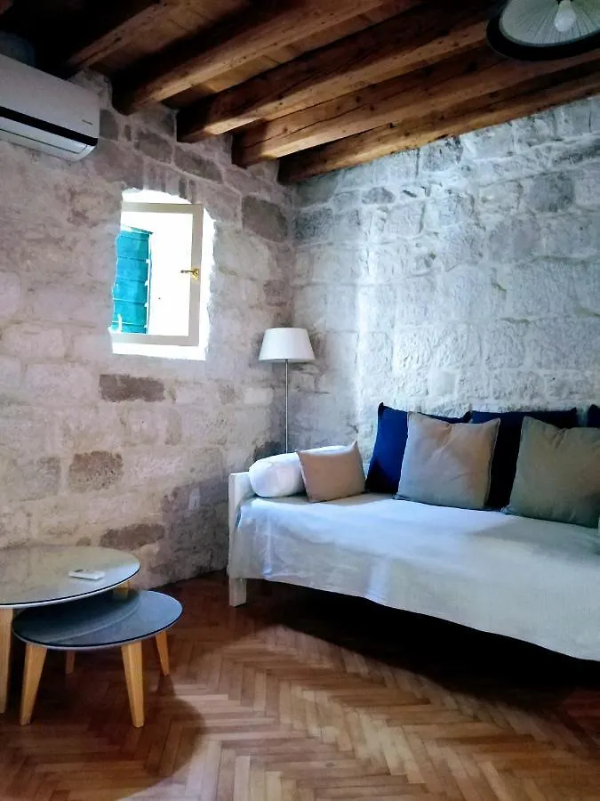 Rooms Livia Trogir 3*,