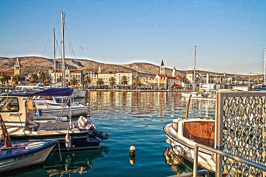 Maison d'hôtes Rooms Livia Trogir